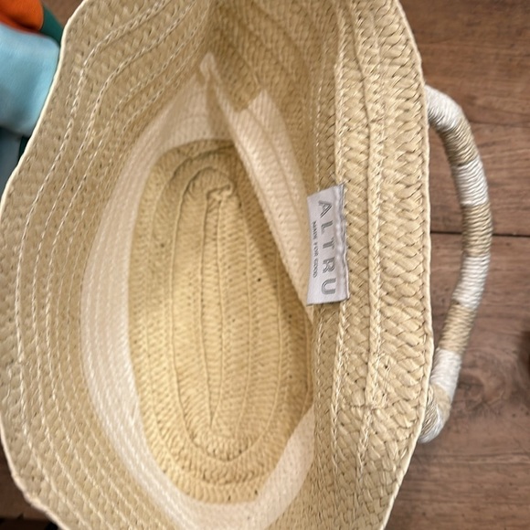 Altru Straw Beach Summer Tote Blue and Reese’s Book Club Scarf - Picture 5 of 10